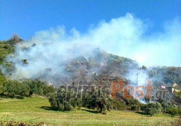 Πυρκαγιά στην Πρέβεζα - Έκλεισε η εθνική